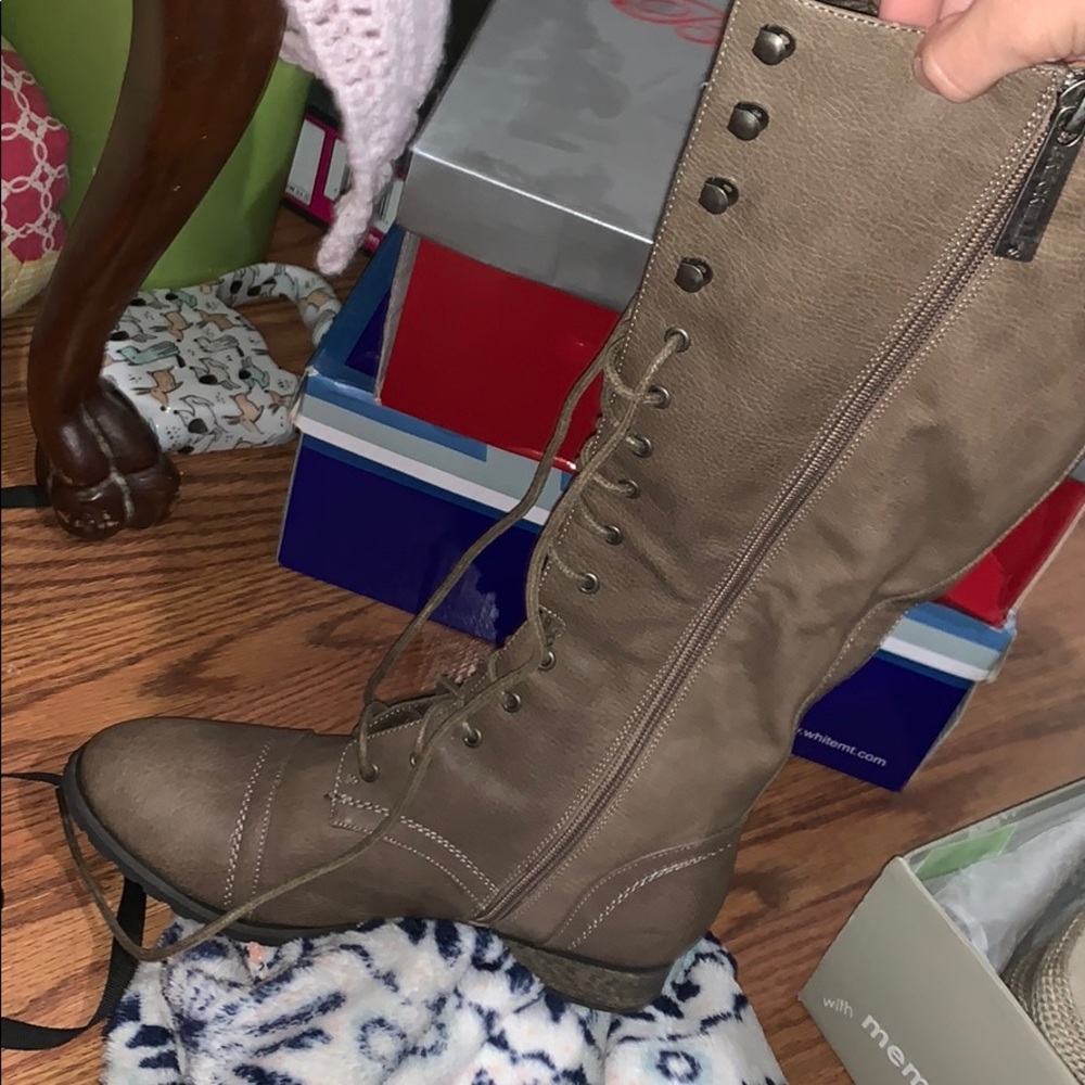 Shoes - Picture 2 of 3
